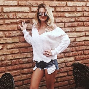 WHITE DISTRESSED SWEATER